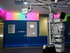 Amalie Krankenhaus in Hamburg: RGB LED Lichtband im Operationssaal über DMX angesteuert